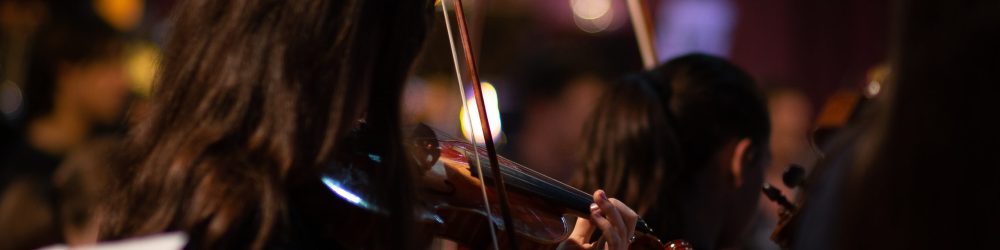 Violoniste dans orchestre classique